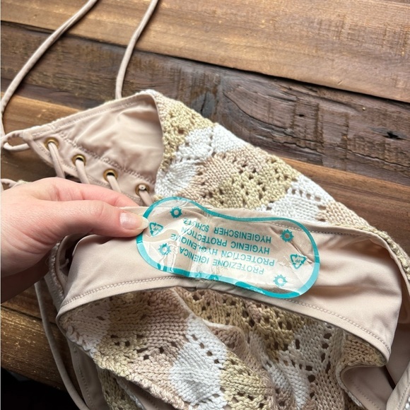 Tularosa Walker Crochet One-Piece Neutral Wavy Stripe Pom Pom Swimsuit Medium - Picture 8 of 10